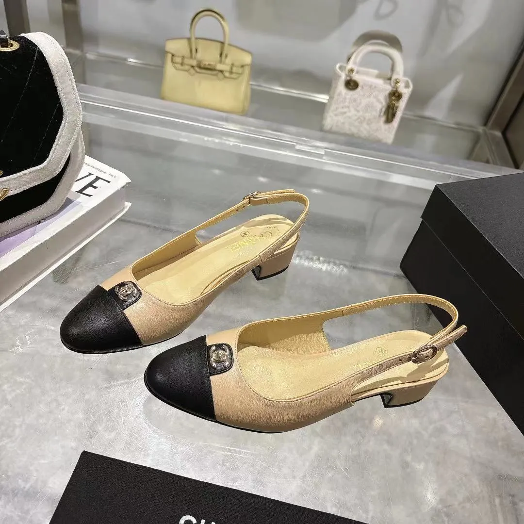 👟👟Ex-factory price 540👟👟 𝐂𝐇𝐀𝐍𝐄𝐋★Xiaoxiang New spring and summer counter new sandals, comfortable and low-heeled, a must-have for work and shopping💋 Show unique dressing style, too beautiful to say, a must-have in summer... Upper: imported sheepskin/Lining: mixed sheepskin Heel height: 3.5cm Outsole: Italian genuine leather outsole Shoe size: 35-39 (40, 41 and 42 are customized and cannot be returned or exchanged)